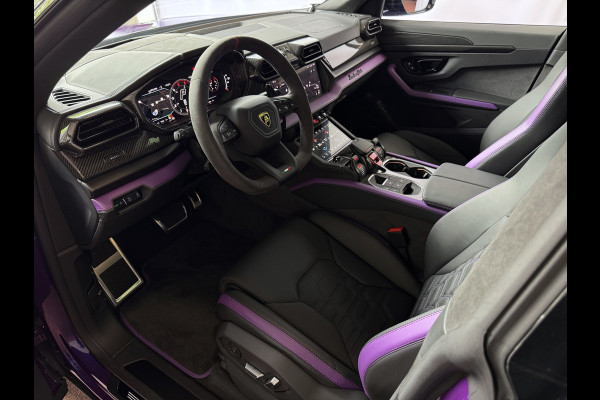 Lamborghini Urus 4.0 V8 SE 800 PK ALLE OPTIES/CARBON /AD PERSONAM/ VIOLA MITHRAS/ PANO / MASSAGE phev . Viola Mithras