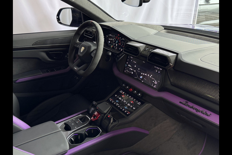 Lamborghini Urus 4.0 V8 SE 800 PK ALLE OPTIES/CARBON /AD PERSONAM/ VIOLA MITHRAS/ PANO / MASSAGE phev . Viola Mithras