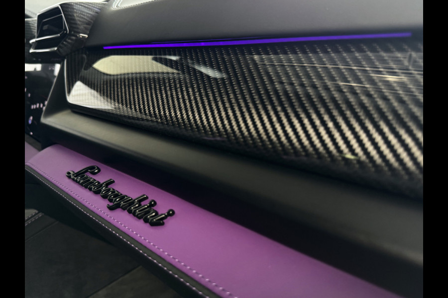 Lamborghini Urus 4.0 V8 SE 800 PK ALLE OPTIES/CARBON /AD PERSONAM/ VIOLA MITHRAS/ PANO / MASSAGE phev . Viola Mithras