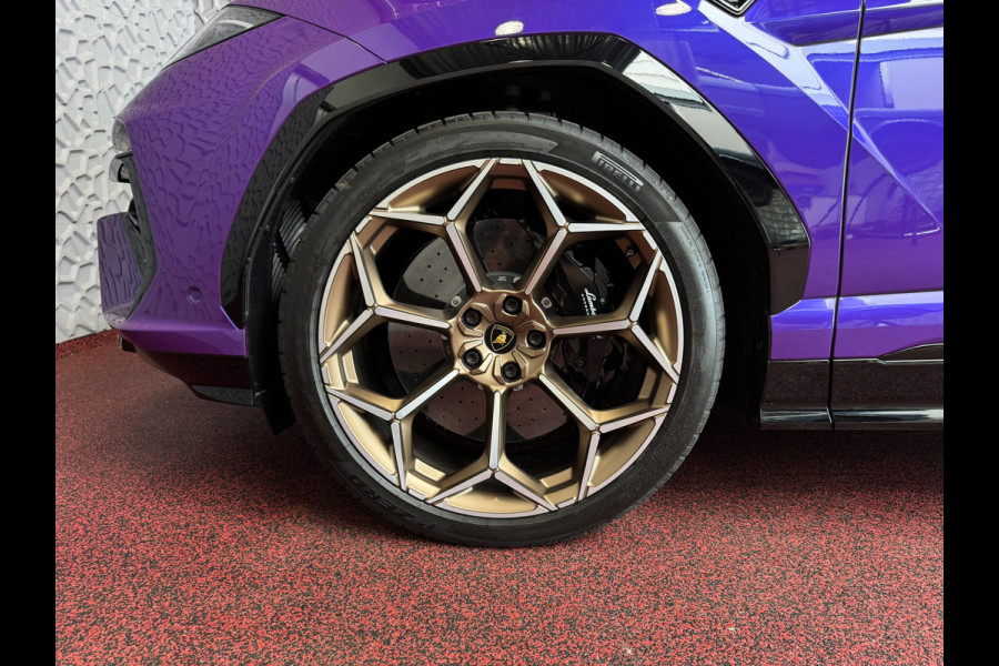 Lamborghini Urus 4.0 V8 SE 800 PK ALLE OPTIES/CARBON /AD PERSONAM/ VIOLA MITHRAS/ PANO / MASSAGE phev . Viola Mithras