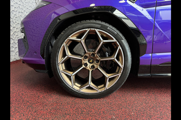 Lamborghini Urus 4.0 V8 SE 800 PK ALLE OPTIES/CARBON /AD PERSONAM/ VIOLA MITHRAS/ PANO / MASSAGE phev . Viola Mithras