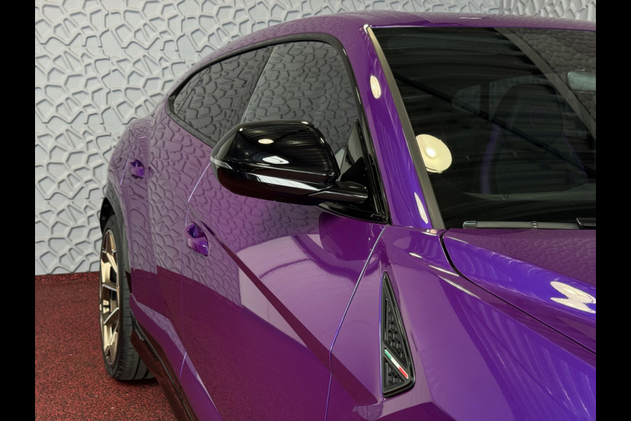 Lamborghini Urus 4.0 V8 SE 800 PK ALLE OPTIES/CARBON /AD PERSONAM/ VIOLA MITHRAS/ PANO / MASSAGE phev . Viola Mithras