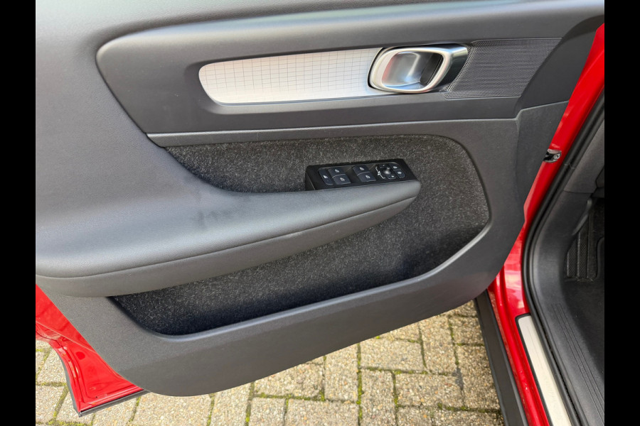 Volvo XC40 1.5 T4 Recharge | Navi | Cruise |Camera | Clima | 18"Lichtmetaal.