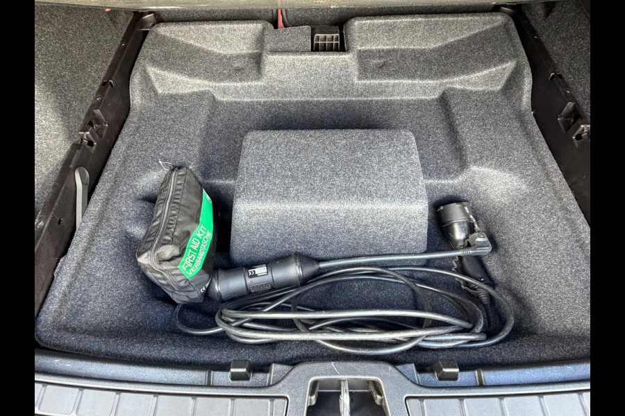 Volvo XC40 1.5 T4 Recharge | Navi | Cruise |Camera | Clima | 18"Lichtmetaal.