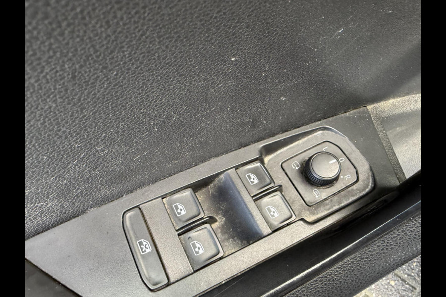 Škoda Karoq 2.0 TDI DSG | Navigatie | Camera | DAB | Lichtmetalen Velgen | Trekhaak |