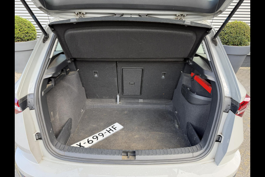 Škoda Karoq 2.0 TDI DSG | Navigatie | Camera | DAB | Lichtmetalen Velgen | Trekhaak |