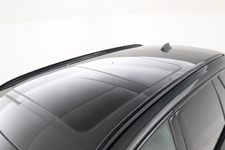 BMW 3 Serie Touring 330e xDrive High Executive Panorama, M-Pakket, Trekhaak!