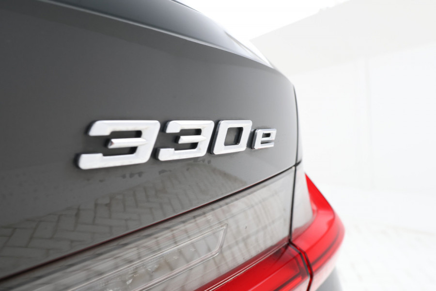 BMW 3 Serie Touring 330e xDrive High Executive Panorama, M-Pakket, Trekhaak!