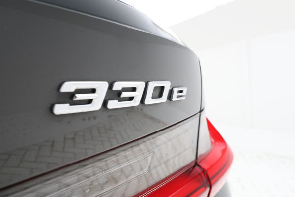 BMW 3 Serie Touring 330e xDrive High Executive Panorama, M-Pakket, Trekhaak!