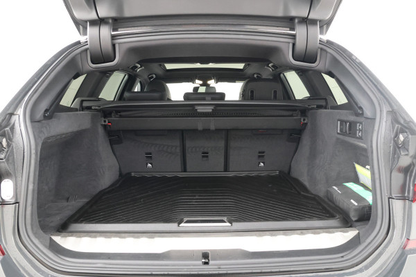 BMW 3 Serie Touring 330e xDrive High Executive Panorama, M-Pakket, Trekhaak!