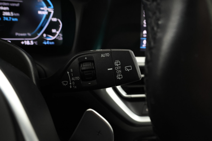 BMW 3 Serie Touring 330e xDrive High Executive Panorama, M-Pakket, Trekhaak!