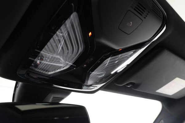 BMW 3 Serie Touring 330e xDrive High Executive Panorama, M-Pakket, Trekhaak!