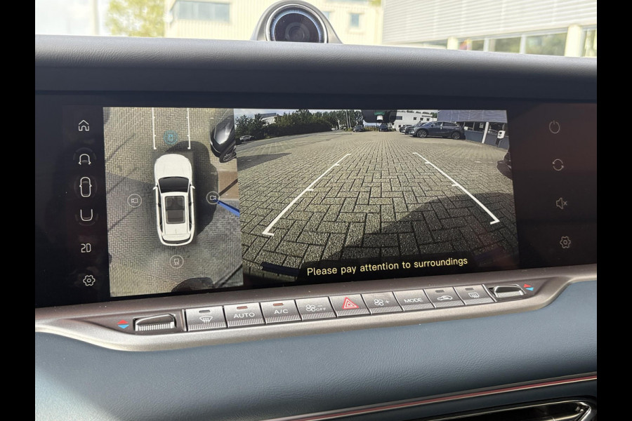 VOYAH Free Flagship 4WD 106 kWh | Panoramadak | Dynaudio Hi-FI | 360° Camera | Luchtvering | Adaptieve Cruise Control | Dodehoekassistent | Elektrisch Verstelbare Stoelen + Massage | Stoelverwarming | Stoelventilatie | Sfeerverlichting |