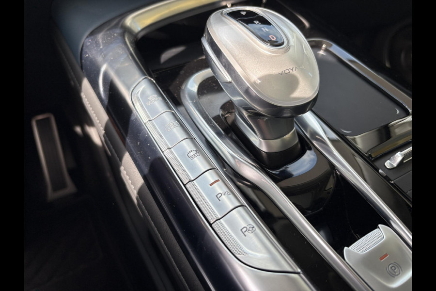 VOYAH Free Flagship 4WD 106 kWh | Panoramadak | Dynaudio Hi-FI | 360° Camera | Luchtvering | Adaptieve Cruise Control | Dodehoekassistent | Elektrisch Verstelbare Stoelen + Massage | Stoelverwarming | Stoelventilatie | Sfeerverlichting |