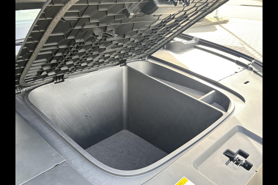VOYAH Free Flagship 4WD 106 kWh | Panoramadak | Dynaudio Hi-FI | 360° Camera | Luchtvering | Adaptieve Cruise Control | Dodehoekassistent | Elektrisch Verstelbare Stoelen + Massage | Stoelverwarming | Stoelventilatie | Sfeerverlichting |