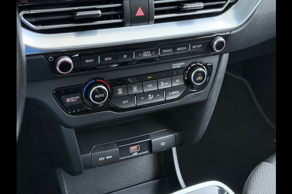 Kia e-Niro DynamicLine 64kWh 204PK Warmtepomp SOH 98% Camera Adap.Cruise Stoel+Stuurverwarming Navi Ecc Apple Carplay Android Auto Pdc Isofix Lane Assist VESS Regen-Lichtsensor 1e Eigenaar Origineel Nederlandse Auto