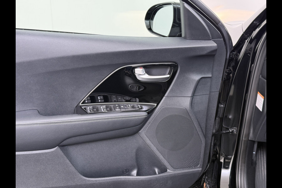 Kia e-Niro DynamicLine 64kWh 204PK Warmtepomp SOH 98% Camera Adap.Cruise Stoel+Stuurverwarming Navi Ecc Apple Carplay Android Auto Pdc Isofix Lane Assist VESS Regen-Lichtsensor 1e Eigenaar Origineel Nederlandse Auto