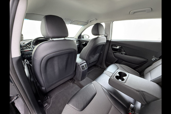 Kia e-Niro DynamicLine 64kWh 204PK Warmtepomp SOH 98% Camera Adap.Cruise Stoel+Stuurverwarming Navi Ecc Apple Carplay Android Auto Pdc Isofix Lane Assist VESS Regen-Lichtsensor 1e Eigenaar Origineel Nederlandse Auto