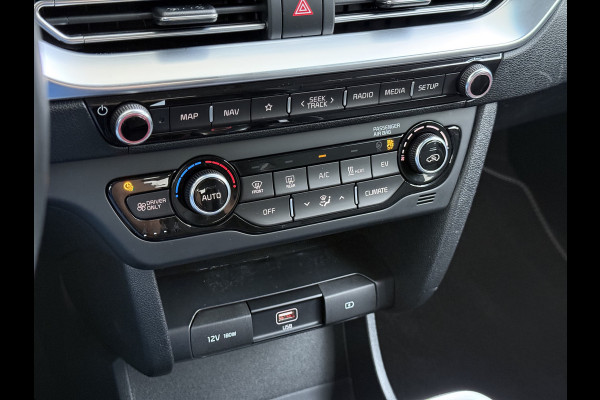 Kia e-Niro DynamicLine 64kWh 204PK Warmtepomp SOH 98% Camera Adap.Cruise Stoel+Stuurverwarming Navi Ecc Apple Carplay Android Auto Pdc Isofix Lane Assist VESS Regen-Lichtsensor 1e Eigenaar Origineel Nederlandse Auto