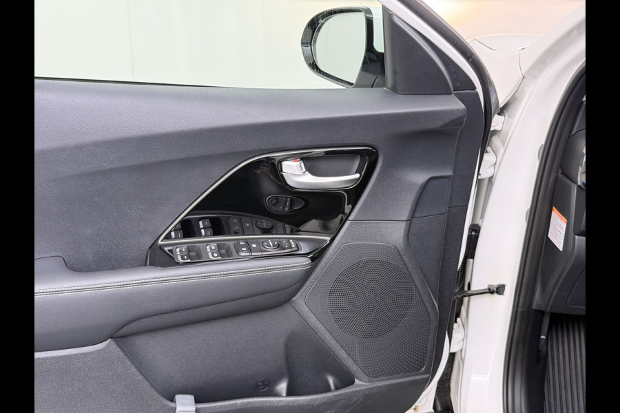 Kia e-Niro DynamicLine 64kWh 204PK Warmtepomp SOH 98% Camera Adap.Cruise Stoel+Stuurverwarming Navi Ecc Apple Carplay Android Auto Pdc Isofix Lane Assist VESS Regen-Lichtsensor 1e Eigenaar Origineel Nederlandse Auto