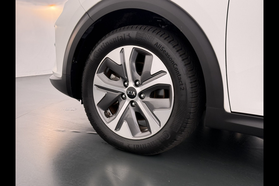 Kia e-Niro DynamicLine 64kWh 204PK Warmtepomp SOH 98% Camera Adap.Cruise Stoel+Stuurverwarming Navi Ecc Apple Carplay Android Auto Pdc Isofix Lane Assist VESS Regen-Lichtsensor 1e Eigenaar Origineel Nederlandse Auto