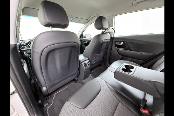 Kia e-Niro DynamicLine 64kWh 204PK Warmtepomp SOH 98% Camera Adap.Cruise Stoel+Stuurverwarming Navi Ecc Apple Carplay Android Auto Pdc Isofix Lane Assist VESS Regen-Lichtsensor 1e Eigenaar Origineel Nederlandse Auto