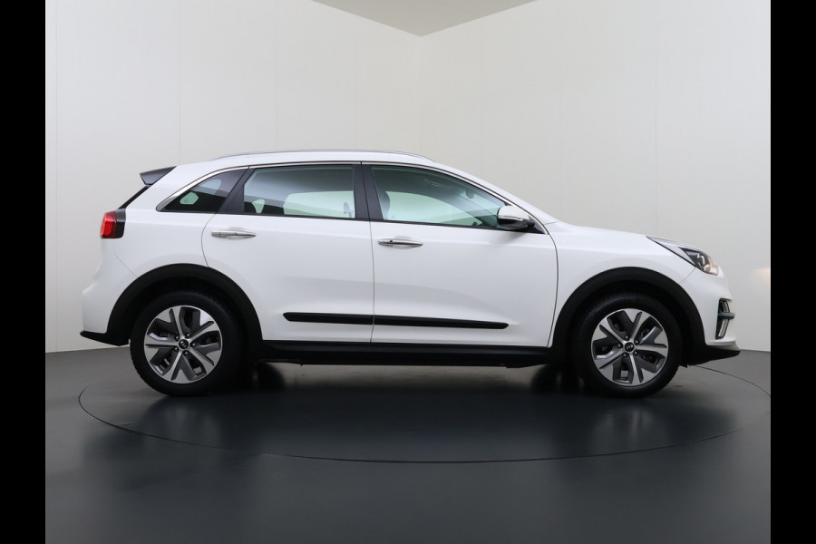 Kia e-Niro DynamicLine 64kWh 204PK Warmtepomp SOH 98% Camera Adap.Cruise Stoel+Stuurverwarming Navi Ecc Apple Carplay Android Auto Pdc Isofix Lane Assist VESS Regen-Lichtsensor 1e Eigenaar Origineel Nederlandse Auto