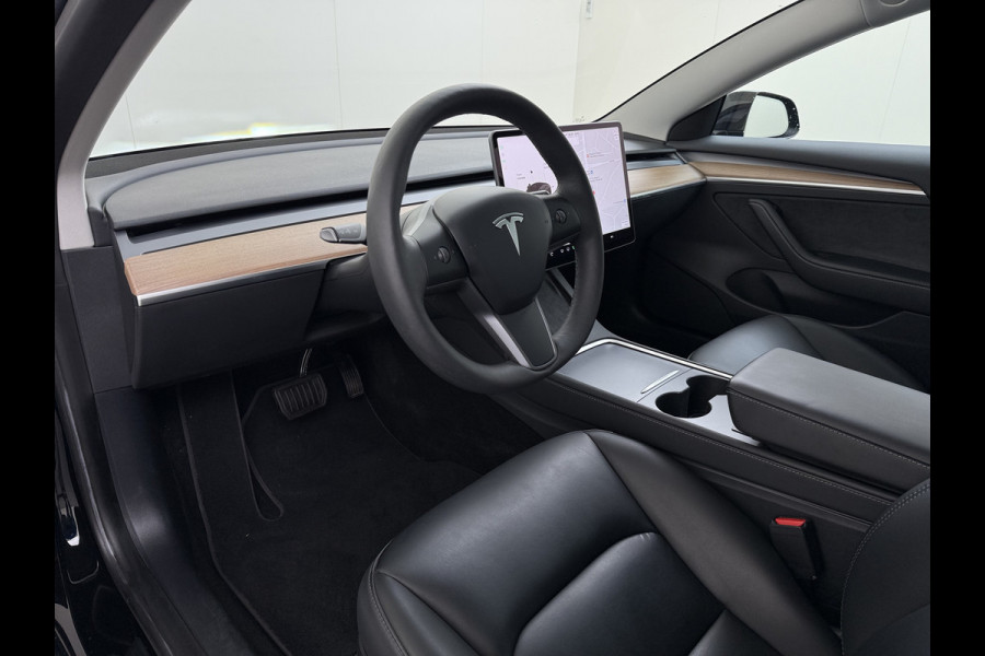 Tesla Model 3 RWD 60kWh Warmtepomp LFP-Accu SOH 91% Traffic Aware Cruise Control+Autom.Sturen Camera's Navi Ecc Stoel+Stuurverwarming Elek.Ach Lmv 19" AMD Ryzen™ Elek.Stoelen+Memory Isofix Regen-Lichtsensor 1e Eigenaar Origineel Nederlandse Auto