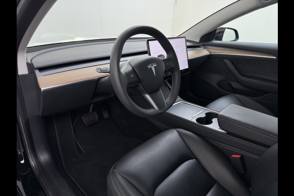 Tesla Model 3 RWD 60kWh Warmtepomp LFP-Accu SOH 91% Traffic Aware Cruise Control+Autom.Sturen Camera's Navi Ecc Stoel+Stuurverwarming Elek.Ach Lmv 19" AMD Ryzen™ Elek.Stoelen+Memory Isofix Regen-Lichtsensor 1e Eigenaar Origineel Nederlandse Auto