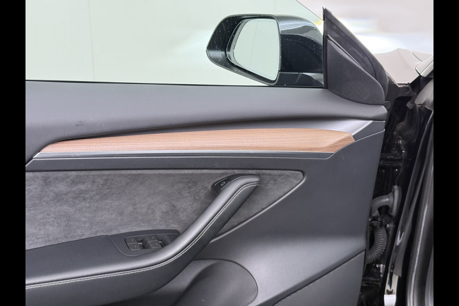 Tesla Model 3 RWD 60kWh Warmtepomp LFP-Accu SOH 91% Traffic Aware Cruise Control+Autom.Sturen Camera's Navi Ecc Stoel+Stuurverwarming Elek.Ach Lmv 19" AMD Ryzen™ Elek.Stoelen+Memory Isofix Regen-Lichtsensor 1e Eigenaar Origineel Nederlandse Auto