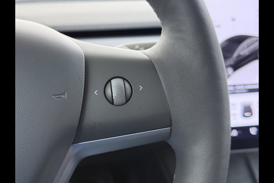 Tesla Model 3 RWD 60kWh Warmtepomp LFP-Accu SOH 91% Traffic Aware Cruise Control+Autom.Sturen Camera's Navi Ecc Stoel+Stuurverwarming Elek.Ach Lmv 19" AMD Ryzen™ Elek.Stoelen+Memory Isofix Regen-Lichtsensor 1e Eigenaar Origineel Nederlandse Auto