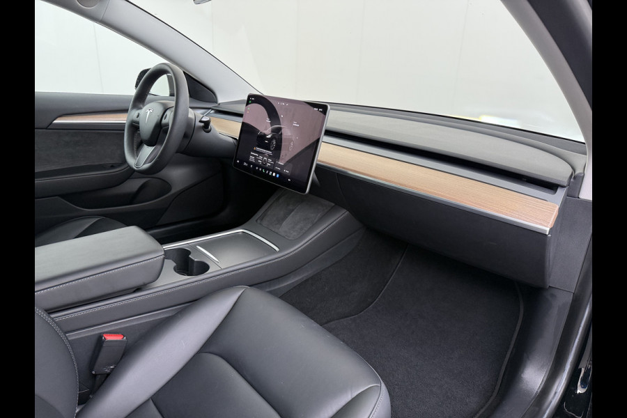 Tesla Model 3 RWD 60kWh Warmtepomp LFP-Accu SOH 91% Traffic Aware Cruise Control+Autom.Sturen Camera's Navi Ecc Stoel+Stuurverwarming Elek.Ach Lmv 19" AMD Ryzen™ Elek.Stoelen+Memory Isofix Regen-Lichtsensor 1e Eigenaar Origineel Nederlandse Auto