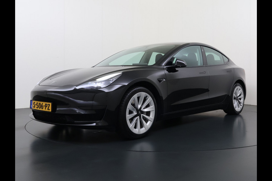 Tesla Model 3 RWD 60kWh Warmtepomp LFP-Accu SOH 91% Traffic Aware Cruise Control+Autom.Sturen Camera's Navi Ecc Stoel+Stuurverwarming Elek.Ach Lmv 19" AMD Ryzen™ Elek.Stoelen+Memory Isofix Regen-Lichtsensor 1e Eigenaar Origineel Nederlandse Auto