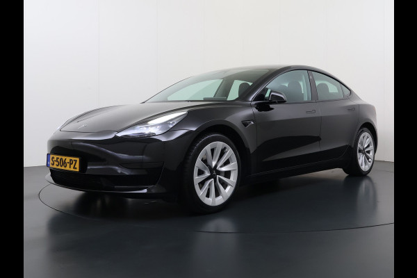 Tesla Model 3 RWD 60kWh Warmtepomp LFP-Accu SOH 91% Traffic Aware Cruise Control+Autom.Sturen Camera's Navi Ecc Stoel+Stuurverwarming Elek.Ach Lmv 19" AMD Ryzen™ Elek.Stoelen+Memory Isofix Regen-Lichtsensor 1e Eigenaar Origineel Nederlandse Auto