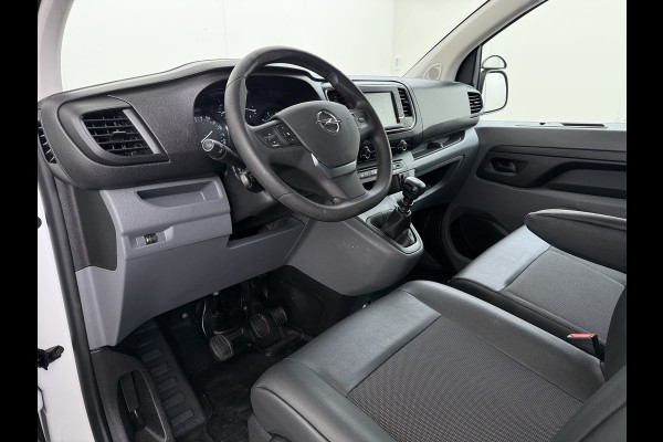 Opel Vivaro 2.0CDTI 123PK Euro 6 L2H1 3-Persoons Imperiaal Trekhaak 360°Camera Navi Apple Carplay Android Auto Airco Cruise Control Betonplex Vloer Kasteninbouw Wandbetimmering 2.500KG Trekgewicht 1e Eigenaar