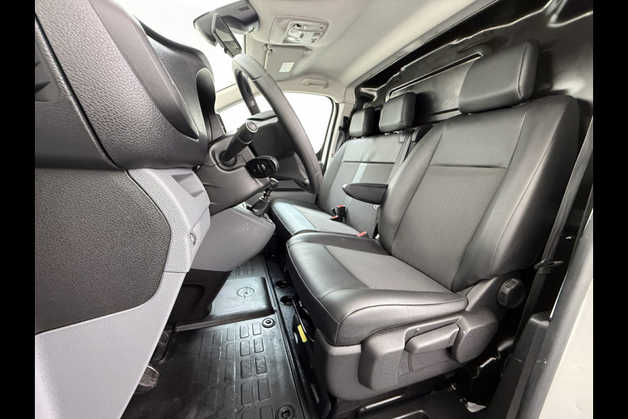 Opel Vivaro 2.0CDTI 123PK Euro 6 L2H1 3-Persoons Imperiaal Trekhaak 360°Camera Navi Apple Carplay Android Auto Airco Cruise Control Betonplex Vloer Kasteninbouw Wandbetimmering 2.500KG Trekgewicht 1e Eigenaar