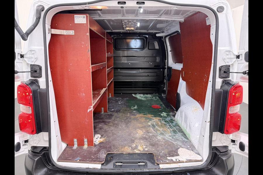 Opel Vivaro 2.0CDTI 123PK Euro 6 L2H1 3-Persoons Imperiaal Trekhaak 360°Camera Navi Apple Carplay Android Auto Airco Cruise Control Betonplex Vloer Kasteninbouw Wandbetimmering 2.500KG Trekgewicht 1e Eigenaar