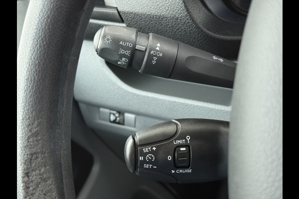 Opel Vivaro 2.0CDTI 123PK Euro 6 L2H1 3-Persoons Imperiaal Trekhaak 360°Camera Navi Apple Carplay Android Auto Airco Cruise Control Betonplex Vloer Kasteninbouw Wandbetimmering 2.500KG Trekgewicht 1e Eigenaar