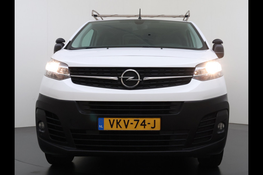 Opel Vivaro 2.0CDTI 123PK Euro 6 L2H1 3-Persoons Imperiaal Trekhaak 360°Camera Navi Apple Carplay Android Auto Airco Cruise Control Betonplex Vloer Kasteninbouw Wandbetimmering 2.500KG Trekgewicht 1e Eigenaar