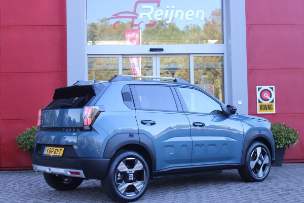 Fiat Grande Panda LA PRIMA 11 kW 44 kWh | WINTER PACK: (VERWARMBARE VOORSTOELEN, VERWARMBAAR STUURWIEL, VERWARMBARE VOORRUIT) | 17" LICHTMETALEN VELGEN "GLOSSY BLACK" | ELEKTRISCH INKLAPBARE BUITENSPIEGELS | MIDDENARMSTEUN VOOR | NAVIGATIE | DRAADLOZE TELEFOONLADER | ACHTERUITRIJ CAMERA MET DYNAMISCHE HULPLIJNEN | REGENSENSOR | CLIMATE CONTROL | DAB+ RADIO | DRAADLOZE APPLE CARPLAY/ANDROID AUTO |