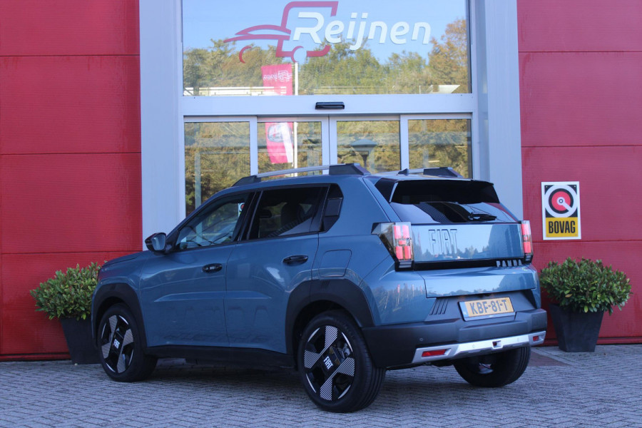 Fiat Grande Panda LA PRIMA 11 kW 44 kWh | WINTER PACK: (VERWARMBARE VOORSTOELEN, VERWARMBAAR STUURWIEL, VERWARMBARE VOORRUIT) | 17" LICHTMETALEN VELGEN "GLOSSY BLACK" | ELEKTRISCH INKLAPBARE BUITENSPIEGELS | MIDDENARMSTEUN VOOR | NAVIGATIE | DRAADLOZE TELEFOONLADER | ACHTERUITRIJ CAMERA MET DYNAMISCHE HULPLIJNEN | REGENSENSOR | CLIMATE CONTROL | DAB+ RADIO | DRAADLOZE APPLE CARPLAY/ANDROID AUTO |