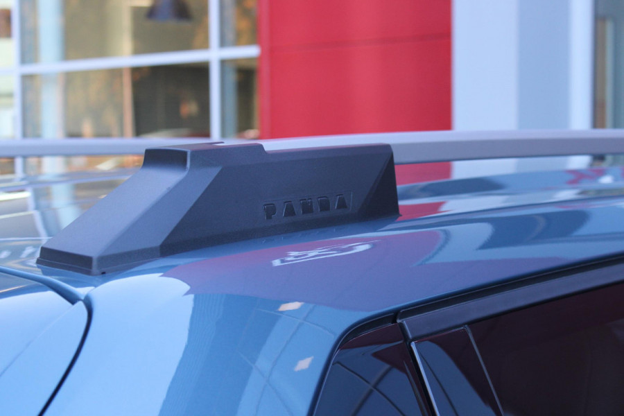 Fiat Grande Panda LA PRIMA 11 kW 44 kWh | WINTER PACK: (VERWARMBARE VOORSTOELEN, VERWARMBAAR STUURWIEL, VERWARMBARE VOORRUIT) | 17" LICHTMETALEN VELGEN "GLOSSY BLACK" | ELEKTRISCH INKLAPBARE BUITENSPIEGELS | MIDDENARMSTEUN VOOR | NAVIGATIE | DRAADLOZE TELEFOONLADER | ACHTERUITRIJ CAMERA MET DYNAMISCHE HULPLIJNEN | REGENSENSOR | CLIMATE CONTROL | DAB+ RADIO | DRAADLOZE APPLE CARPLAY/ANDROID AUTO |