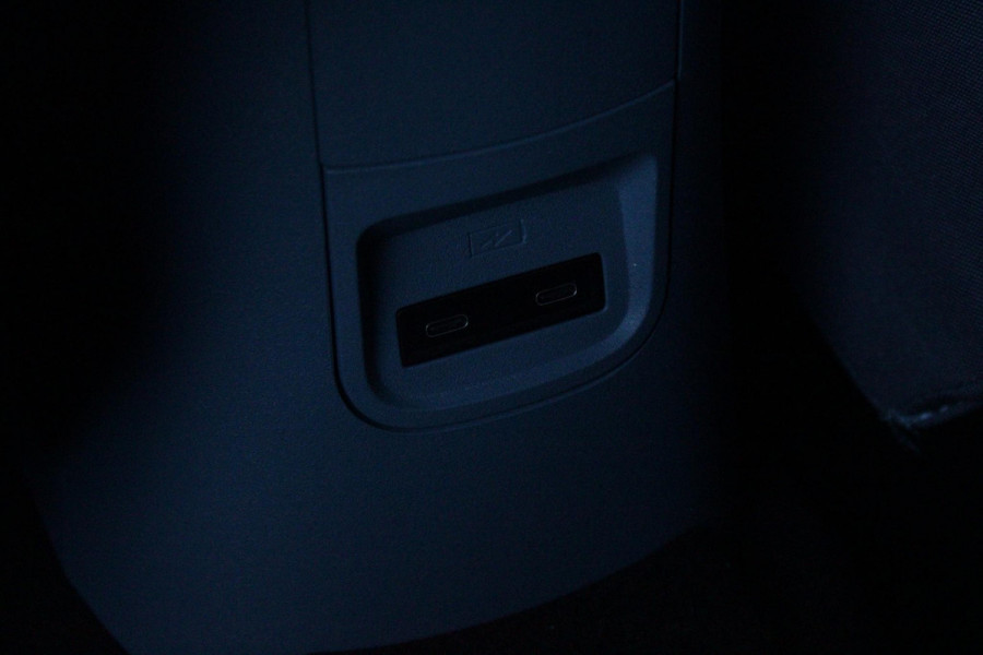 Fiat Grande Panda LA PRIMA 11 kW 44 kWh | WINTER PACK: (VERWARMBARE VOORSTOELEN, VERWARMBAAR STUURWIEL, VERWARMBARE VOORRUIT) | 17" LICHTMETALEN VELGEN "GLOSSY BLACK" | ELEKTRISCH INKLAPBARE BUITENSPIEGELS | MIDDENARMSTEUN VOOR | NAVIGATIE | DRAADLOZE TELEFOONLADER | ACHTERUITRIJ CAMERA MET DYNAMISCHE HULPLIJNEN | REGENSENSOR | CLIMATE CONTROL | DAB+ RADIO | DRAADLOZE APPLE CARPLAY/ANDROID AUTO |