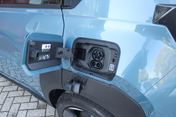 Fiat Grande Panda LA PRIMA 11 kW 44 kWh | WINTER PACK: (VERWARMBARE VOORSTOELEN, VERWARMBAAR STUURWIEL, VERWARMBARE VOORRUIT) | 17" LICHTMETALEN VELGEN "GLOSSY BLACK" | ELEKTRISCH INKLAPBARE BUITENSPIEGELS | MIDDENARMSTEUN VOOR | NAVIGATIE | DRAADLOZE TELEFOONLADER | ACHTERUITRIJ CAMERA MET DYNAMISCHE HULPLIJNEN | REGENSENSOR | CLIMATE CONTROL | DAB+ RADIO | DRAADLOZE APPLE CARPLAY/ANDROID AUTO |