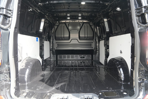 Ford E-Transit Custom 340 L2H1 Limited 71 kWh 218pk - ACC - Navi - Stoel/Stuurverwarming - 360 Camera - Blindspot - Rijklaar