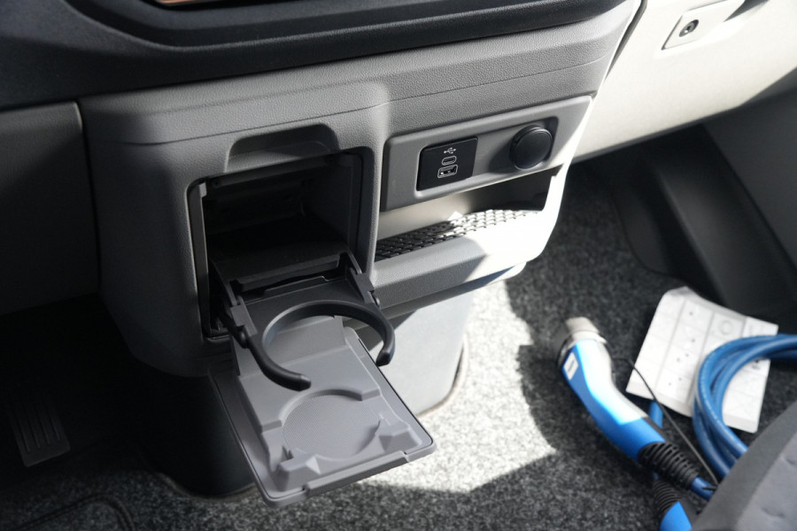 Ford E-Transit Custom 340 L2H1 Limited 71 kWh 218pk - ACC - Navi - Stoel/Stuurverwarming - 360 Camera - Blindspot - Rijklaar