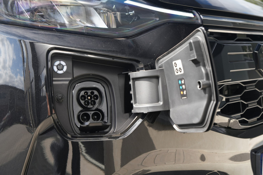 Ford E-Transit Custom 340 L2H1 Limited 71 kWh 218pk - ACC - Navi - Stoel/Stuurverwarming - 360 Camera - Blindspot - Rijklaar