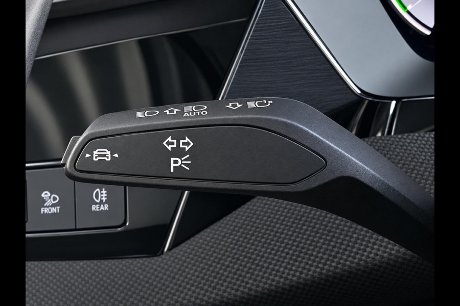 Audi A3 Sportback 40 TFSI e 204pk Automaat S-Line edition Comfort pakket Plus Lichtmetalen Velgen 18" Matrix Led Parkeer sensoren Camera Cruise Control Adaptive Navigatie Apple Carplay/Android Auto