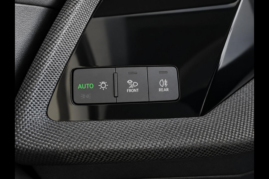 Audi A3 Sportback 40 TFSI e 204pk Automaat S-Line edition Comfort pakket Plus Lichtmetalen Velgen 18" Matrix Led Parkeer sensoren Camera Cruise Control Adaptive Navigatie Apple Carplay/Android Auto