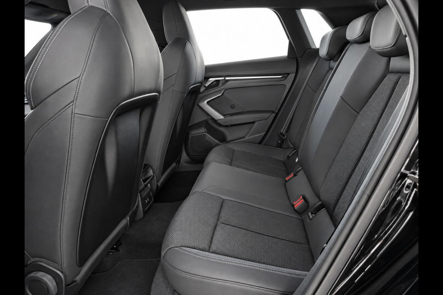 Audi A3 Sportback 40 TFSI e 204pk Automaat S-Line edition Comfort pakket Plus Lichtmetalen Velgen 18" Matrix Led Parkeer sensoren Camera Cruise Control Adaptive Navigatie Apple Carplay/Android Auto